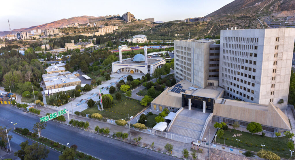 تحصیل در دانشگاه شیراز